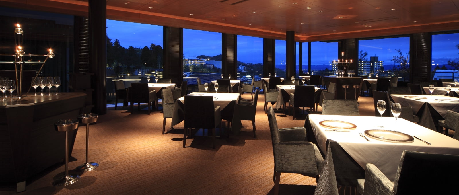 メインダイニング「リストランテ アルトゥーラ」