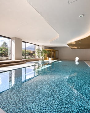 屋内温水プール