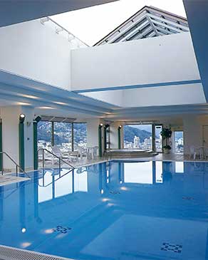 屋内温水プール