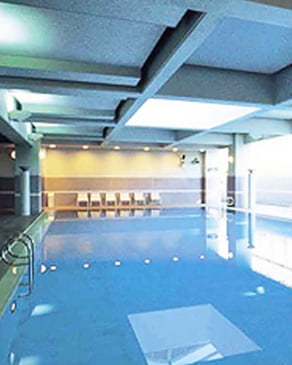 屋内温水プール